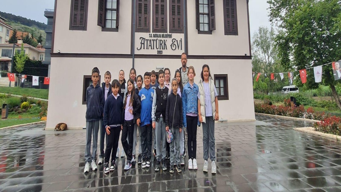 OKULUMUZ ÖĞRENCİLERİYLE ATATÜRK EVİ'NE GEZİ DÜZENLENDİ 