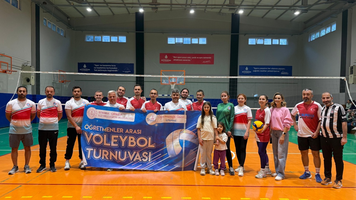 OKULUMUZ ÖĞRETMENLER ARASI VOLEYBOL TURNUVASINA KATILDI